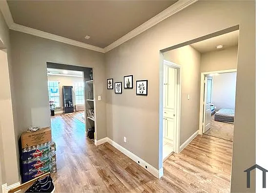 402 Coyote Creek Dr — Photo 2