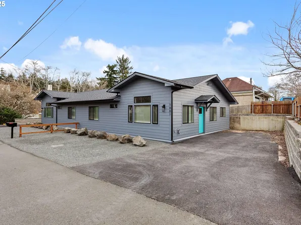 1003 Yew Ave, Coos Bay, OR 97420