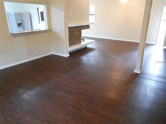 3rd image of 1004 W Oakland Heights Ave