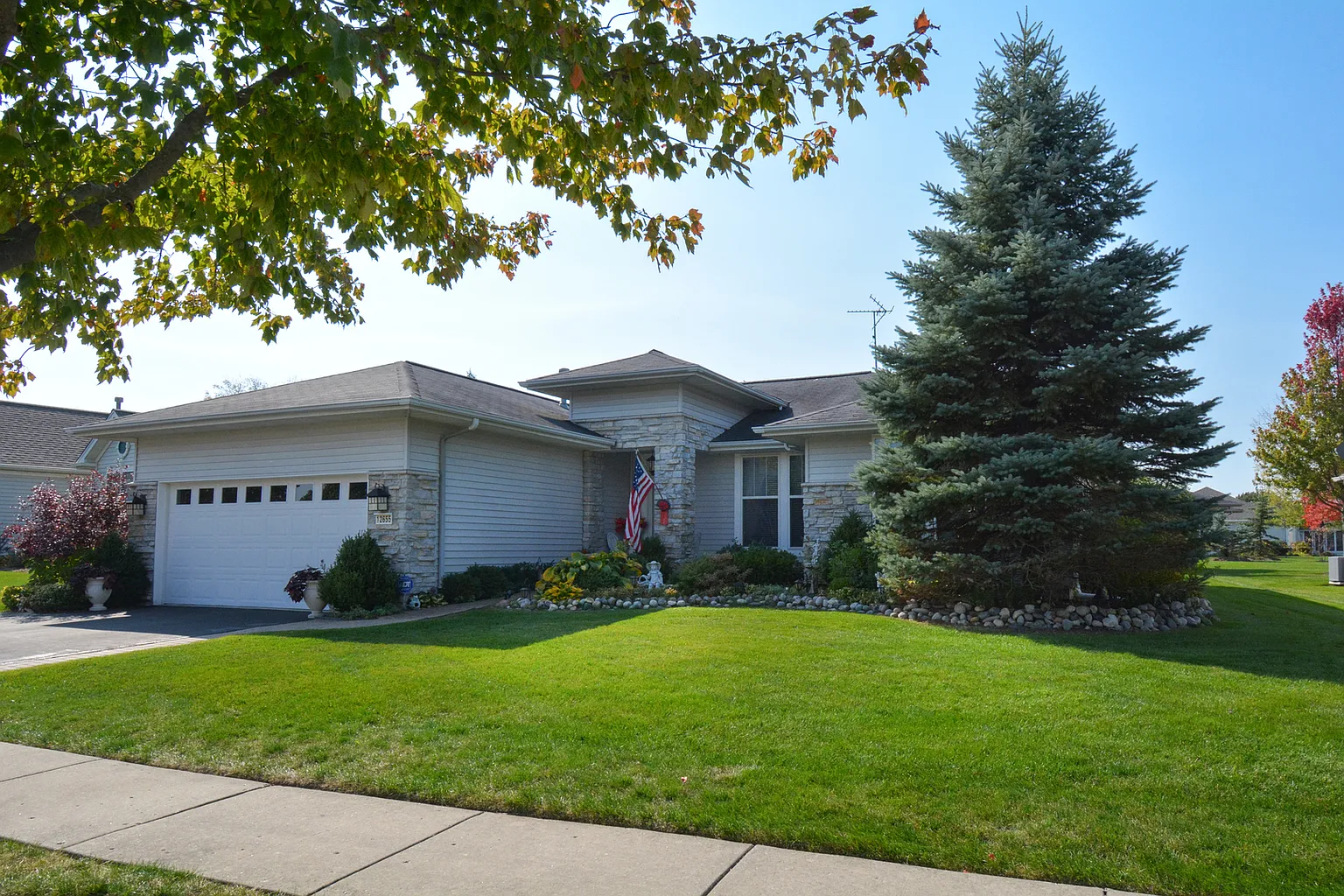 12655 Oak Grove Dr photo 1