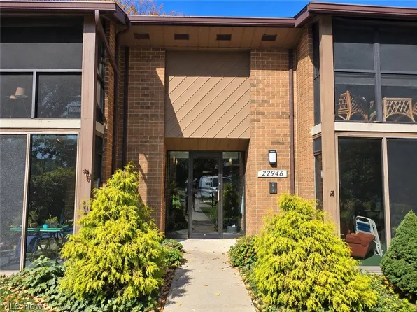 22946 Mastick Rd APT 203, Fairview Park, OH 44126