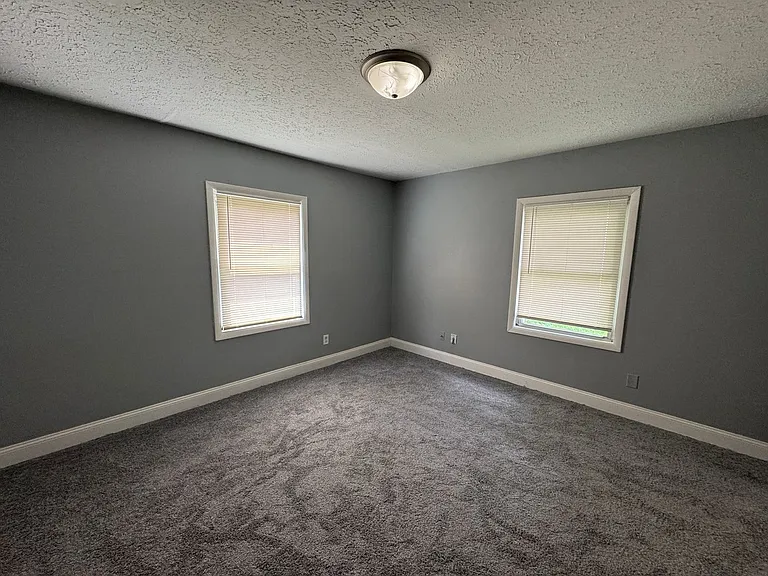 712 Melvenia St — Photo 15