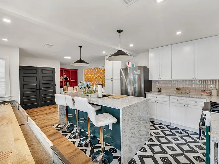 701 Harris Ave — Photo 22