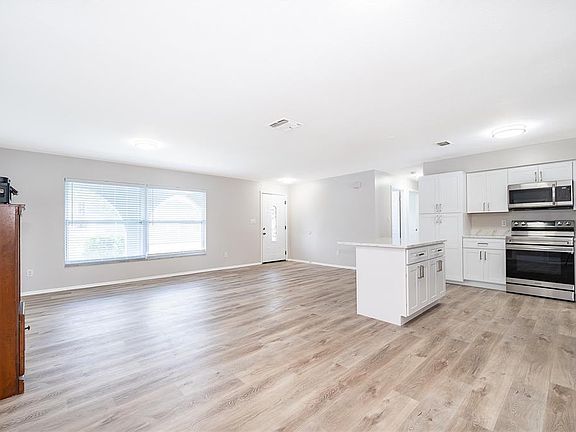 3rd image of 8448 Mattituck Cir
