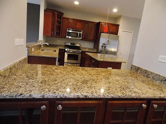 5th image of 530 Grosvenor Ln