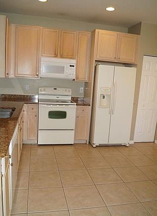 3rd image of 3310 Antica St