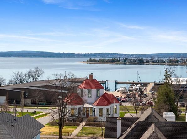 349 E 3rd St, Harbor Springs, MI 49740