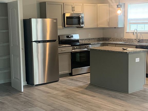 3rd image of 2433 Harrison Dr
