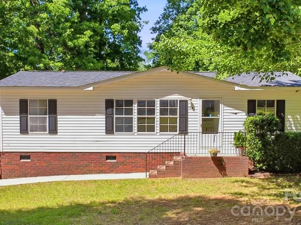 134 Knight N Gail Dr, Mooresville, NC 28115