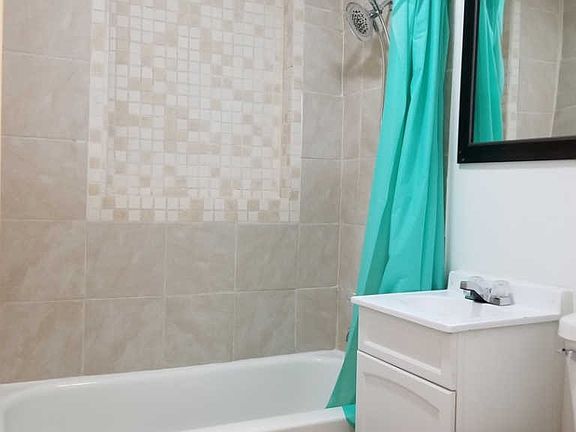 4th image of 7216 S Langley Ave #2