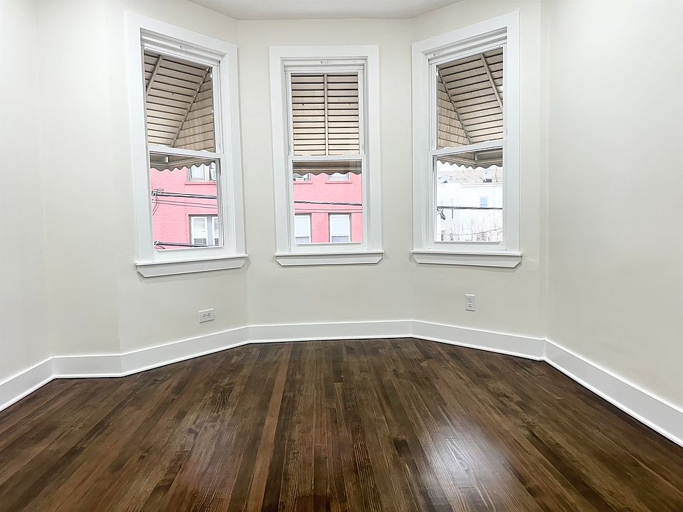 1st image of 84 Dekalb Ave APT 2