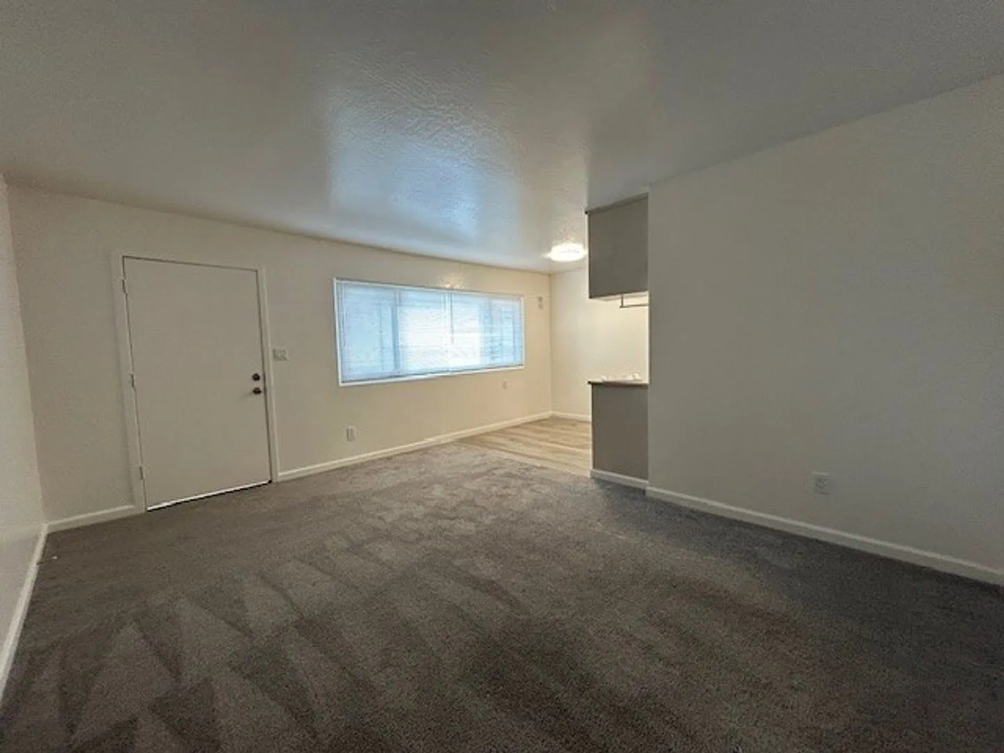1 bedroom, 1 bath, apartment is perfect for those seeking a comfortable and convenient living space. — Photo 4