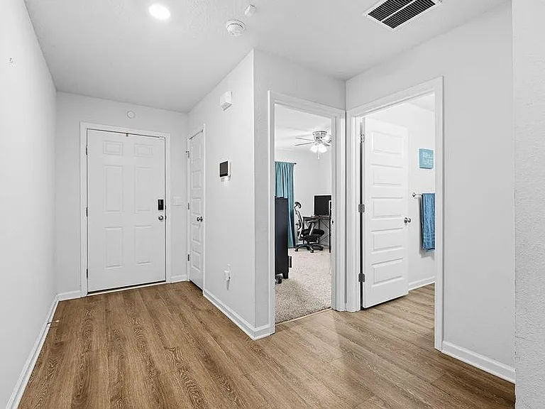 417 Scarborough St — Photo 5