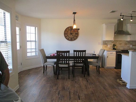3rd image of 2118 Woodlawn Dr