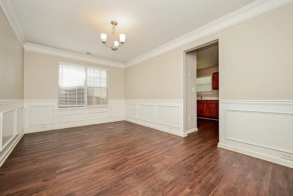 4 bed, 2.5 bath, 2274 sqft, $3,190 — Photo 4