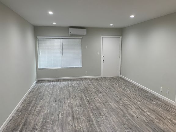 4th image of 343 Riverdale Dr #2