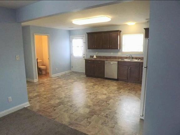 4th image of 1030 Lennox Cir