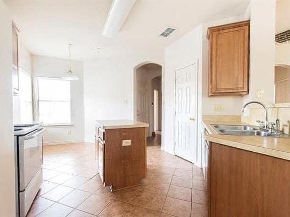 3rd image of 1840 Alanbrooke Dr