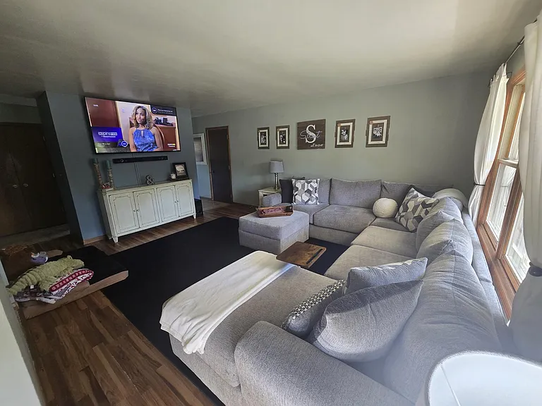 1543 Briarwood Ln — Photo 3