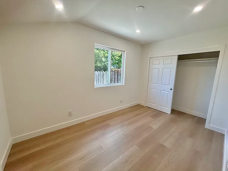 Bedrooom 3 with closet
