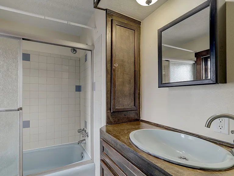 3716 Yupon — Photo 13