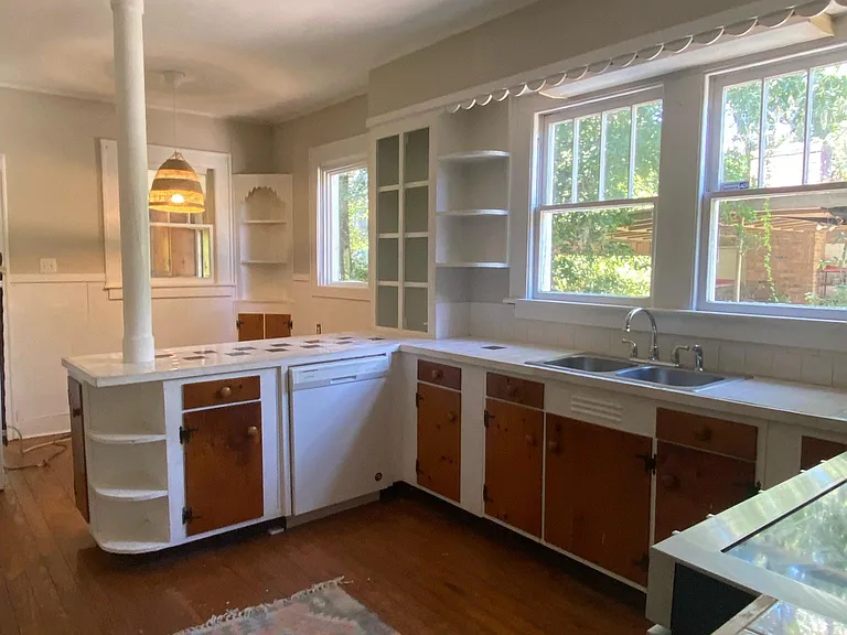 409 Edgewater Rd — Photo 3
