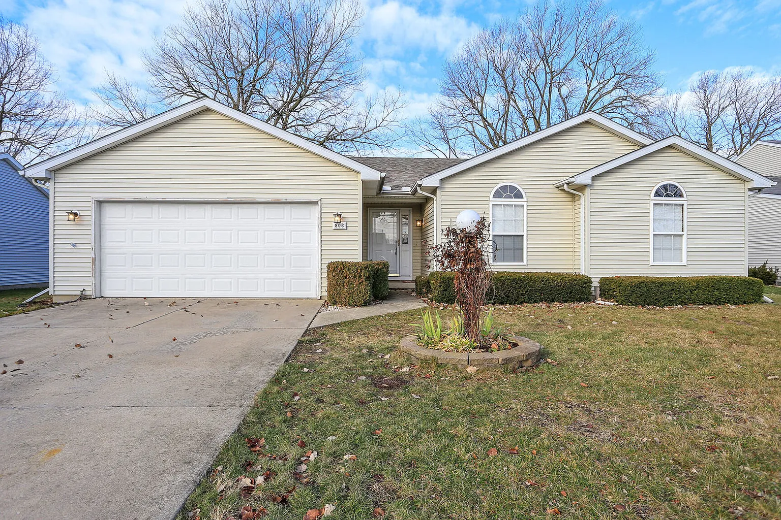 803 Erin Dr photo 1