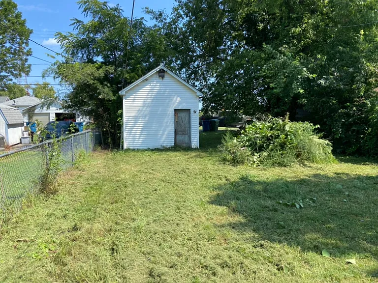115 N Cherry St — Photo 4