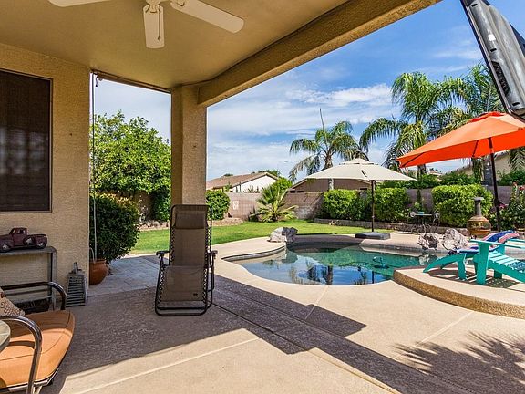 3rd image of 2052 E Torrey Pines Pl