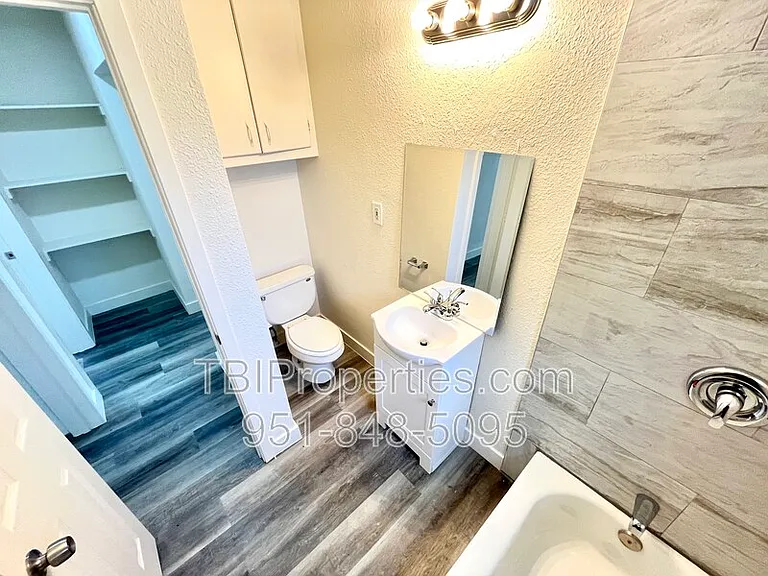 4667 N Mayfield Ave — Photo 8