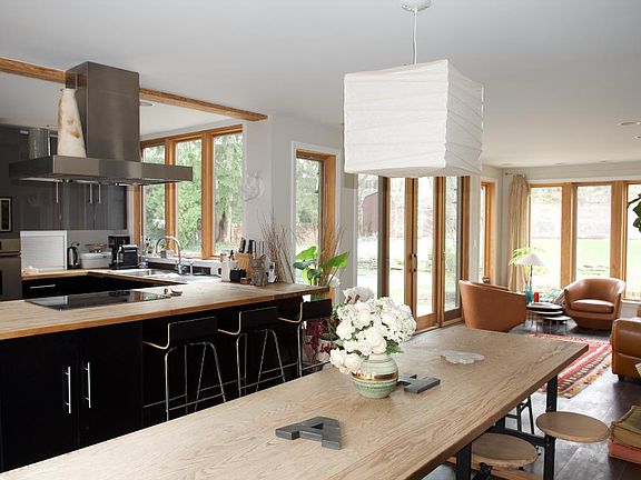 Kitchen (access to the terrace and pool)