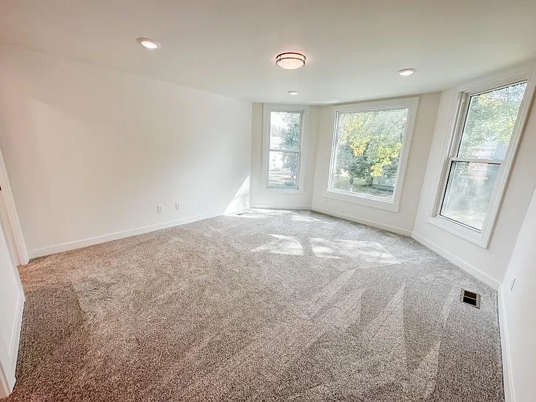 403 8th Ave S — Photo 31