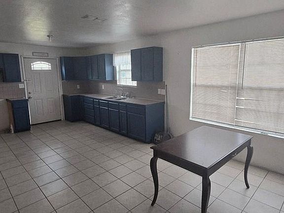 3rd image of 10601 W Sathire Cir