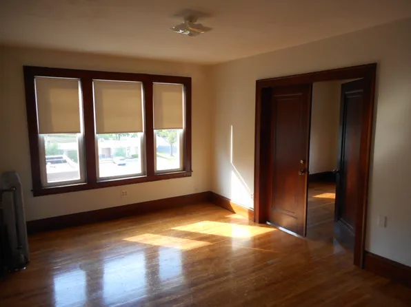 (undisclosed Address), Holyoke, MA 01040