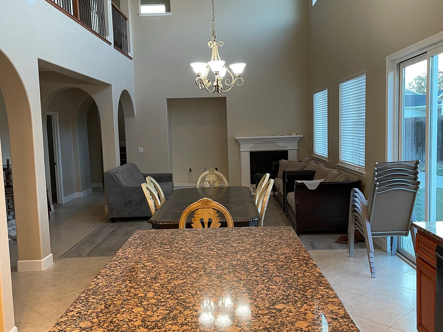 7 bed, 3.5 bath, 3200 sqft, $550 — Photo 4