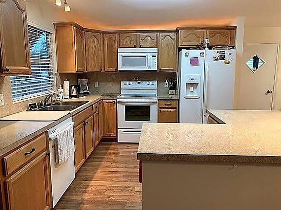 2nd image of 28944-9 Hubbard St