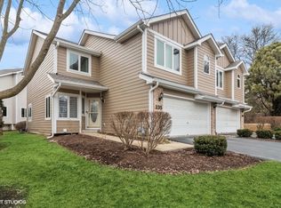 335 Camarie Ct, Naperville, IL 60540