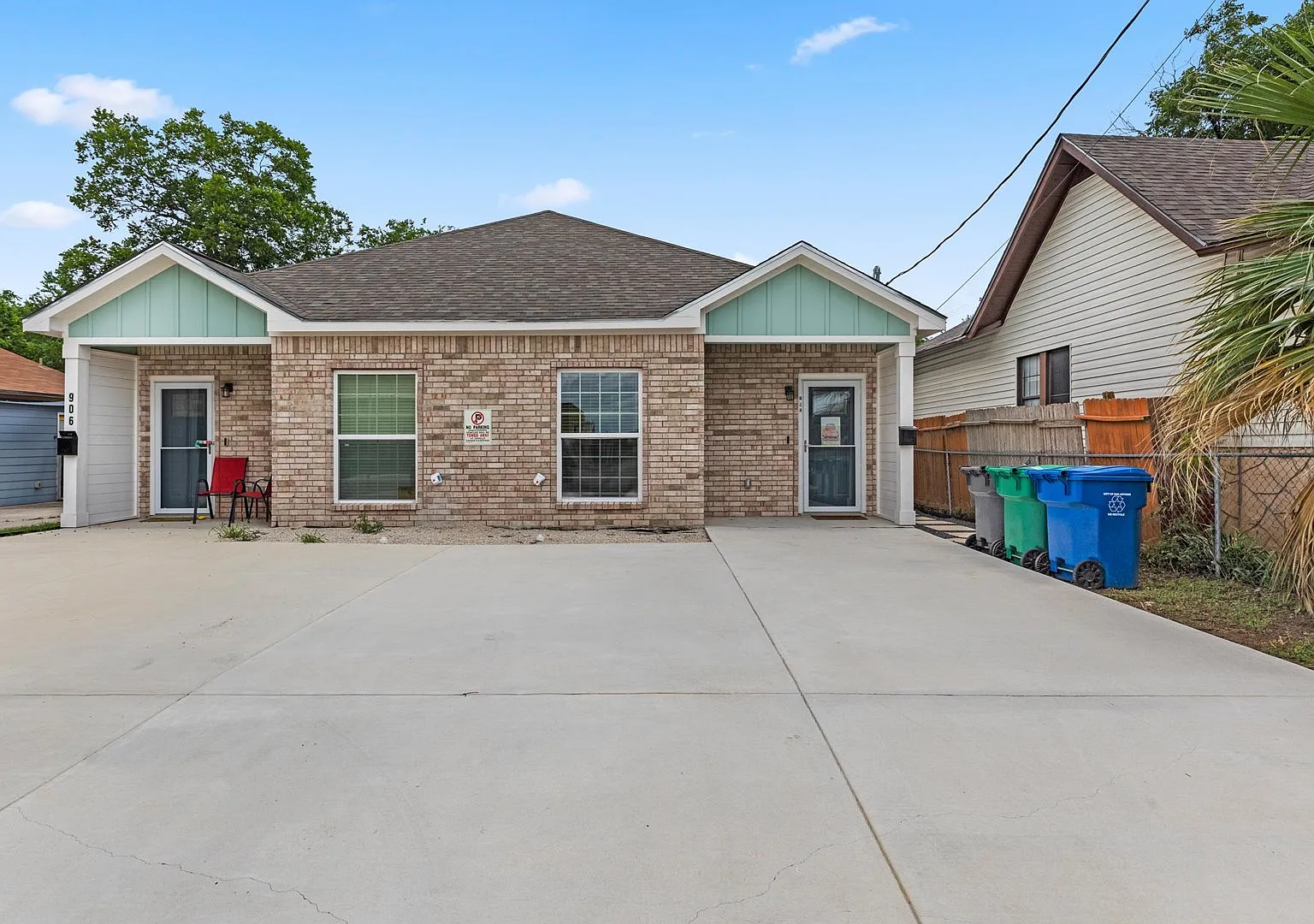 3 bed, 1300 sqft, $1,725 — Photo 1