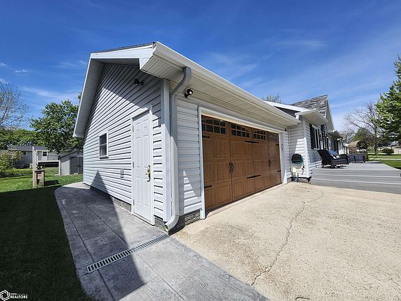 2nd image of 114 Cathedral Oaks Rd