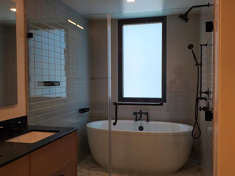 1598 Bay St #300 — Photo 9