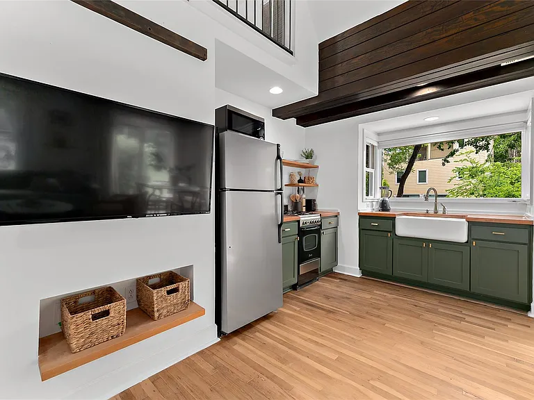 1503 Drake Ave #B — Photo 6
