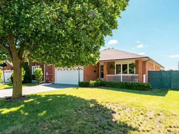 330 Hickory Cir, Oakville, ON L6H 4T5