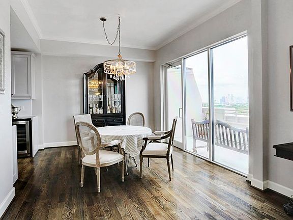 3rd image of 2520 Robinhood St APT 1611