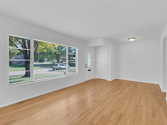4th image of 10045 Dellridge Ln