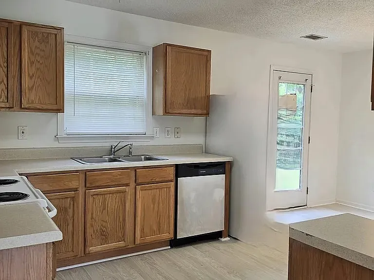 617 Golden Springs Ln — Photo 7