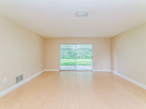 3rd image of 4618 Tamworth Ct