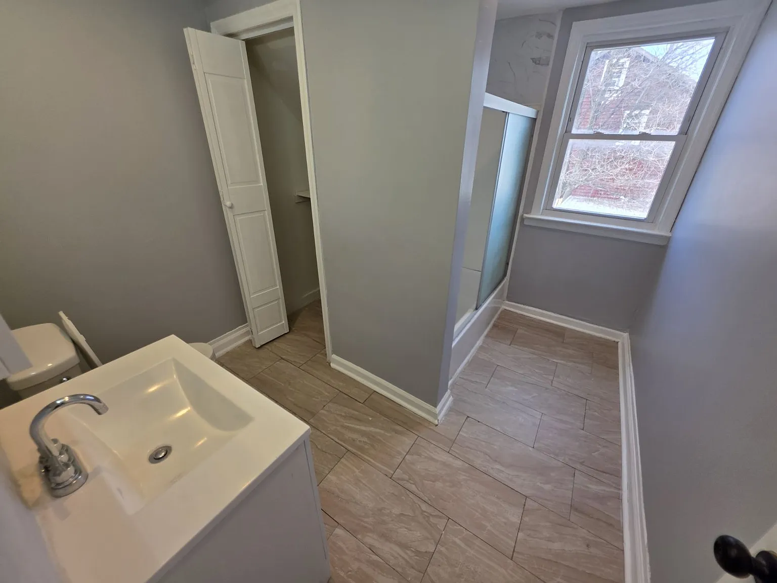 5 bed, 3000 sqft, $2,700 — Photo 3