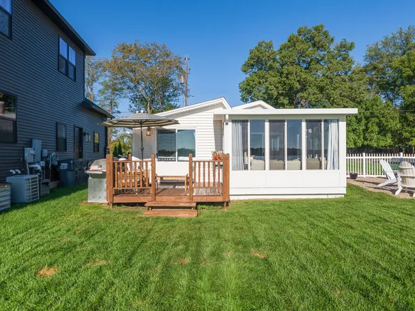 10227 Woodlawn Dr, Portage, MI 49002