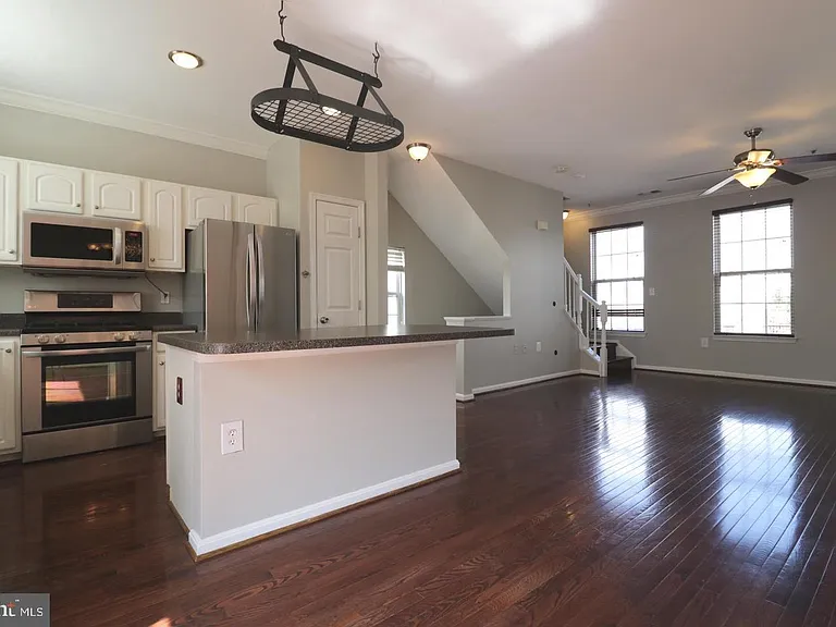 21786 Dragons Green Sq — Photo 8