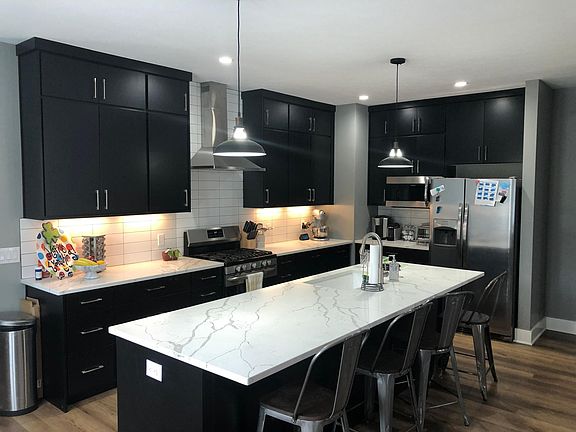 3rd image of 2034 N College Ave